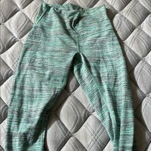 green Lululemon yoga leggings 4